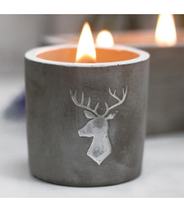 Kvepianti žvakė betoniniame indelyje - Šventinis elnias, su viskio ir medžio dūmo aromatu